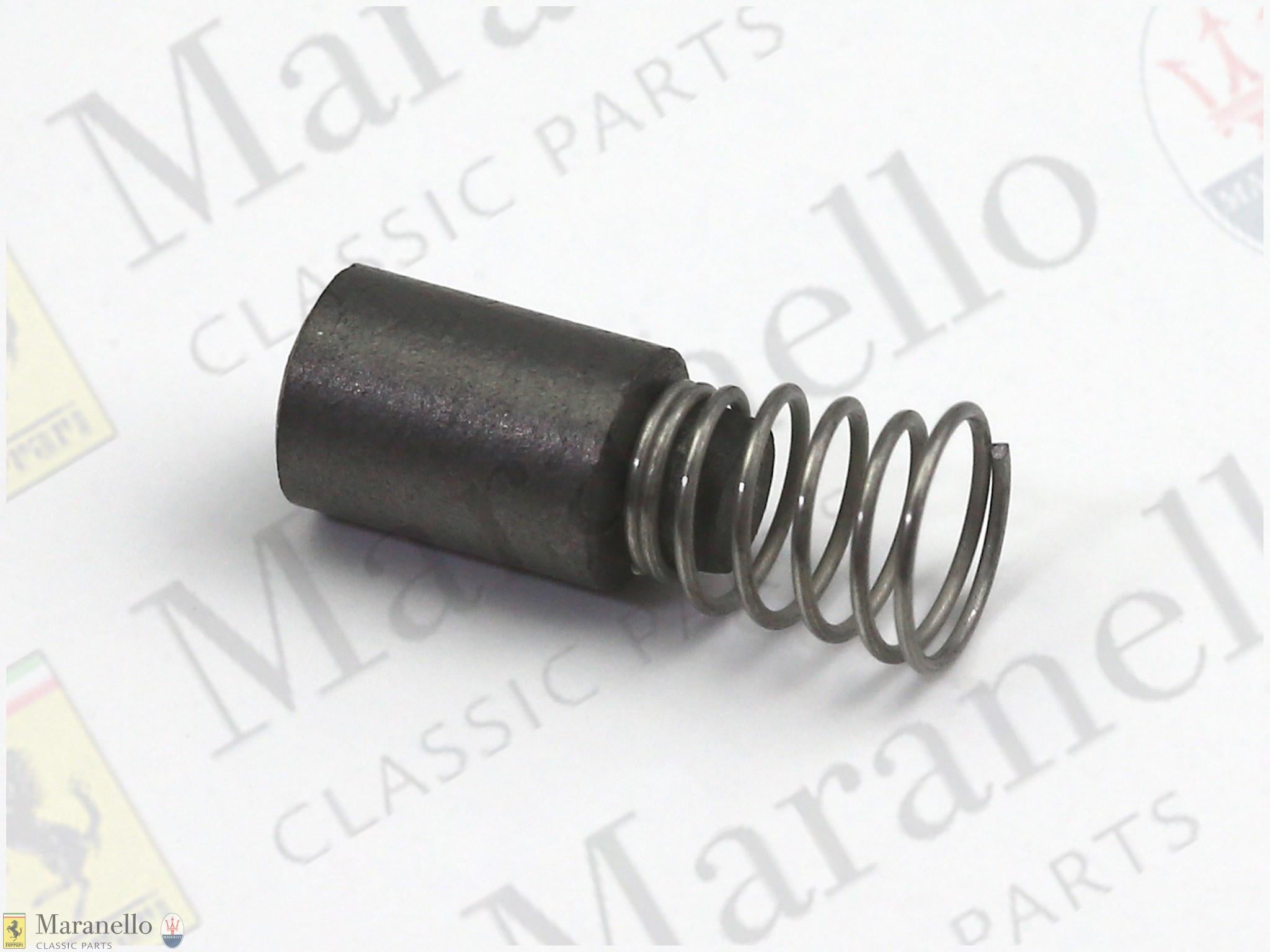140567 - Dist Cap Carbon Brush