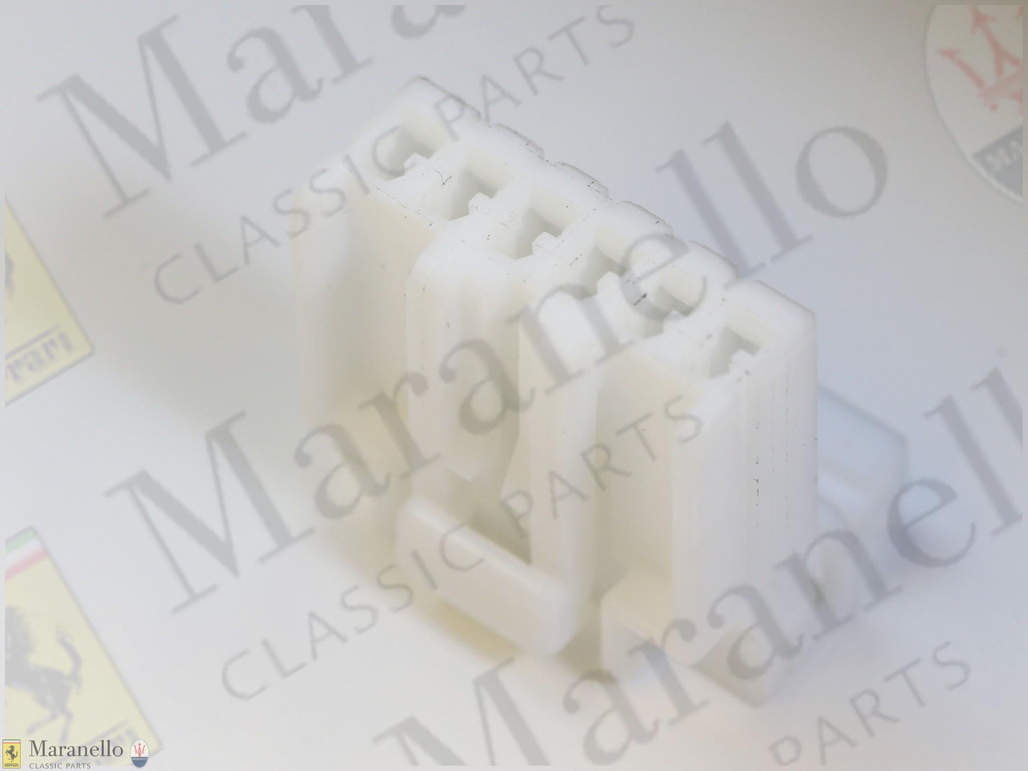 146055 - 6 Way Amp Connector
