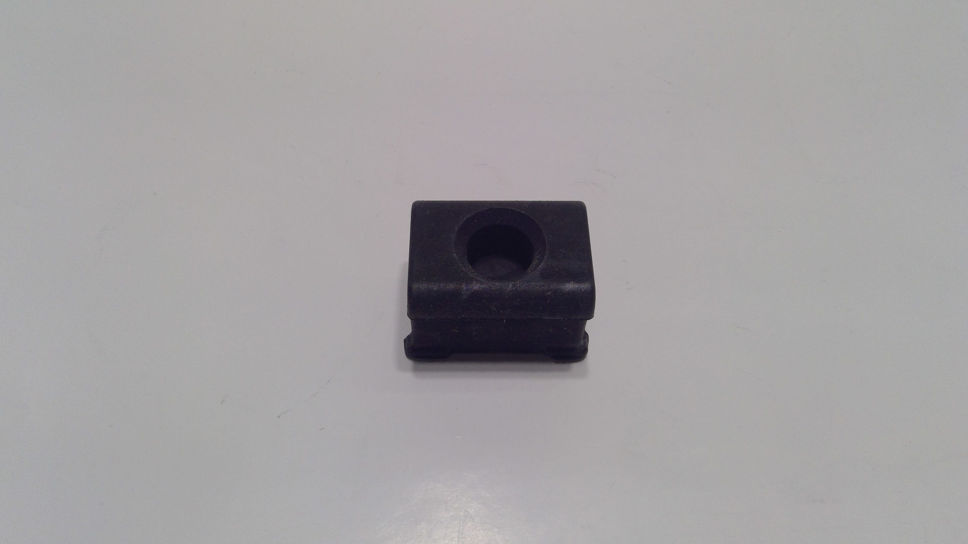Ford New 2002-2003, 2009-2019 Fits Ford E-350/E-350 Super Duty / E-550 Super Duty Insulator Base No., Part # 2C2Z1000155AA