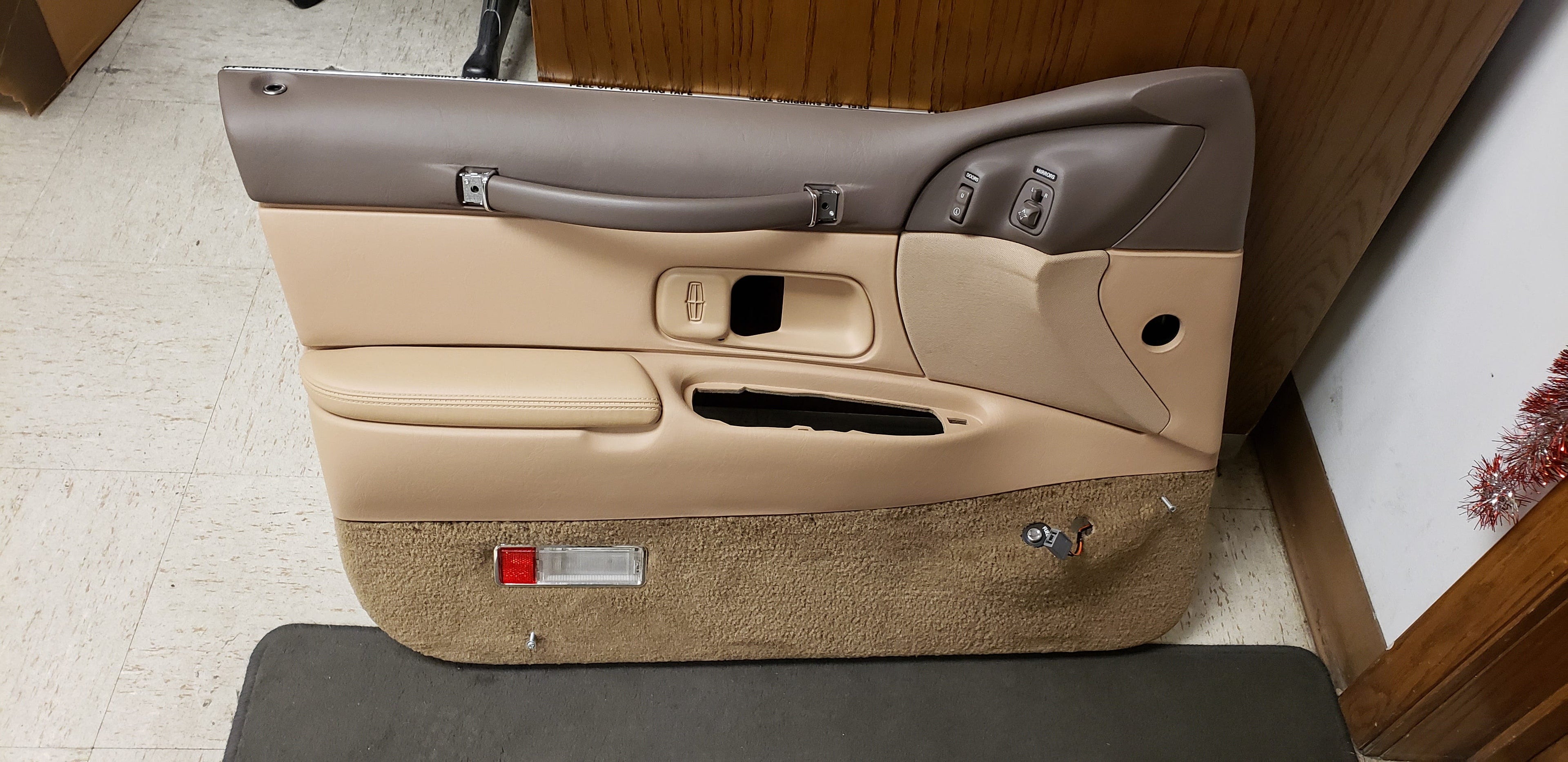Ford New 1997 Fits Lincoln Brand / Manufacturer Part Number / Item Weight Panel Assembly Door Trim, Part # F7VZ5423943CAF
