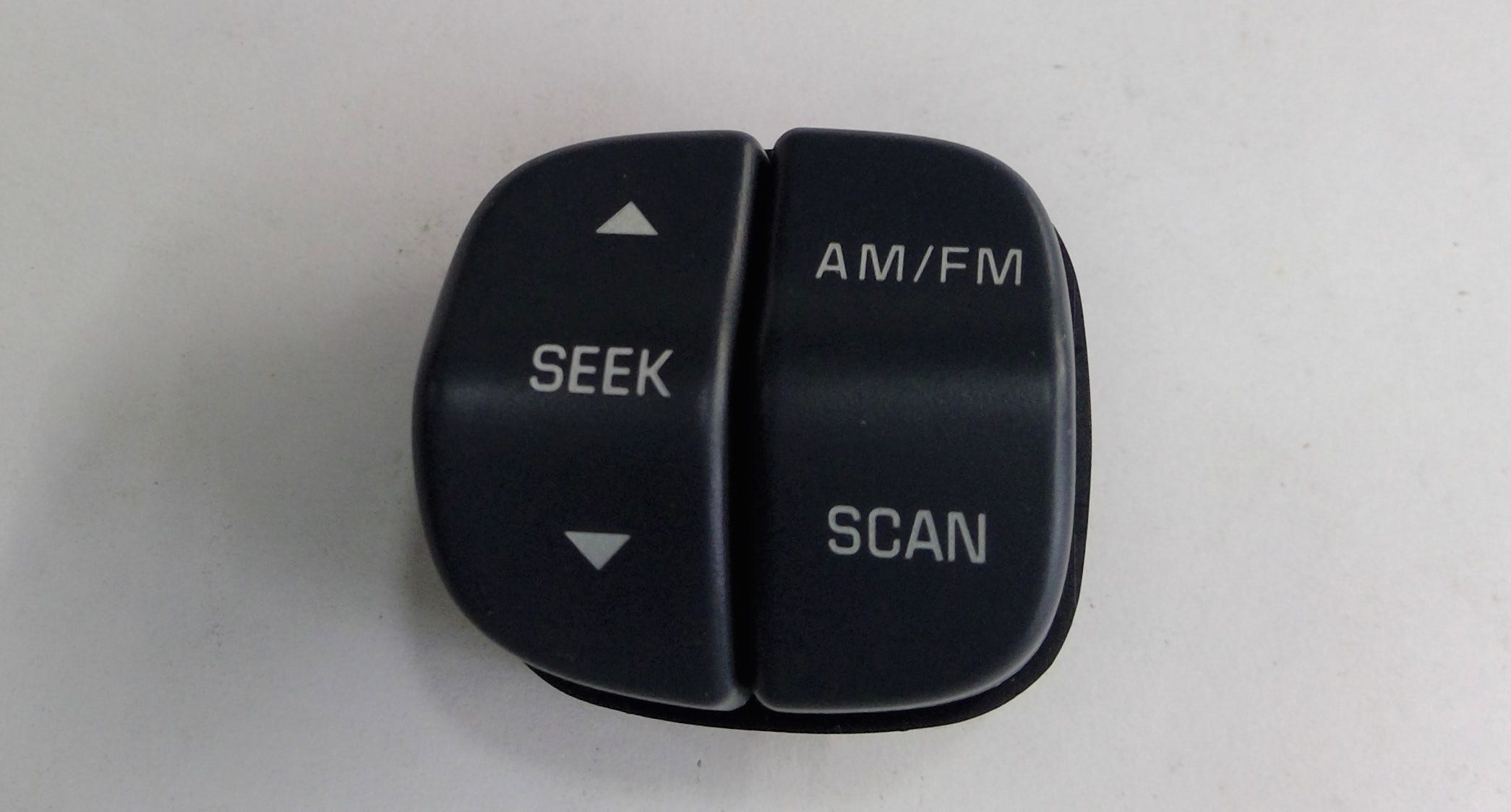 GM New 2000-2001 Fits Buick Lesabre / Park Avenue Switch Asm,radio Control *blue, Part # 12451263
