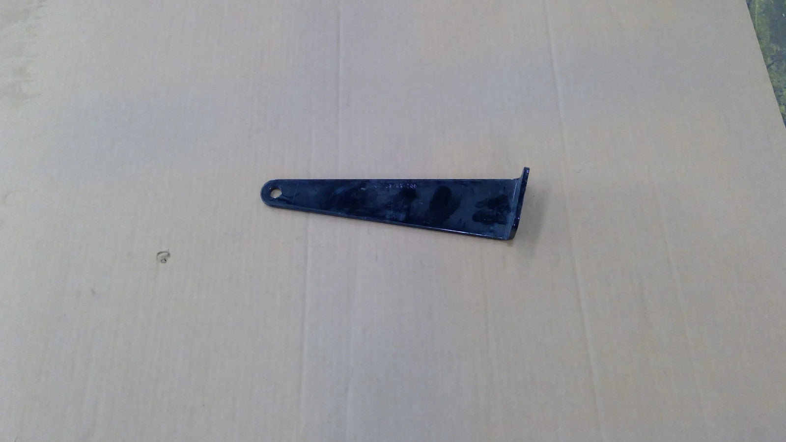 New Old Stock Bracket Mtg Temp Pipe Exh Part # 432462000 For Daimler Trucking