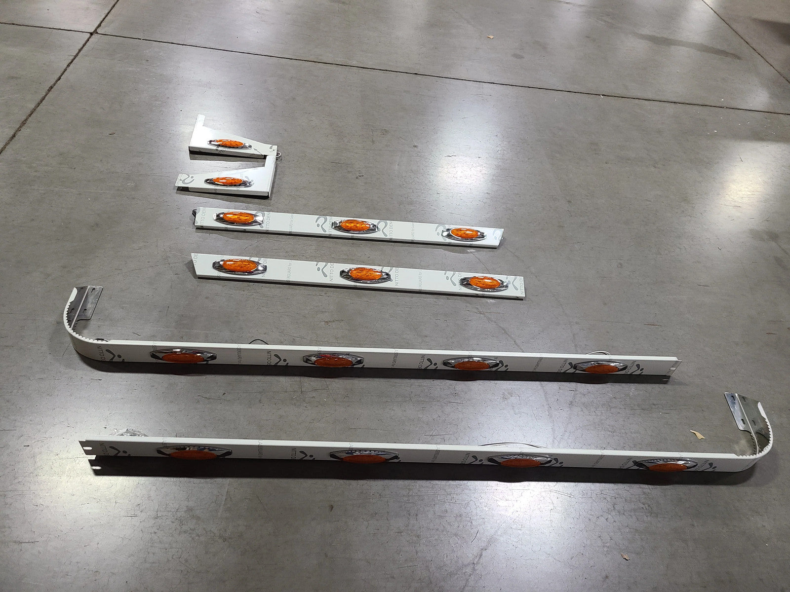For Paccar Corporate Set 70"379 88+ Cab/slpr/ex Part # MD0537