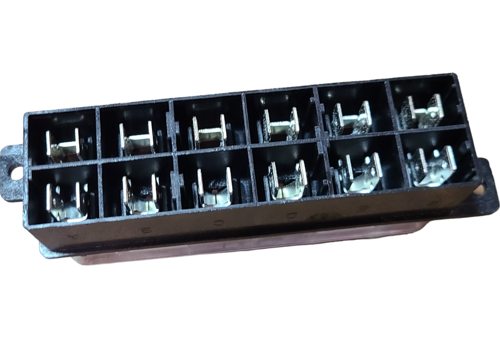 LVA10074 — FUSE BOX — image 2