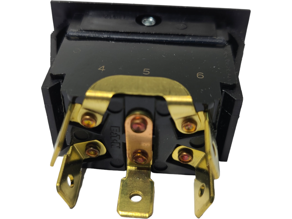 MG9827625 — SWITCH — image 2